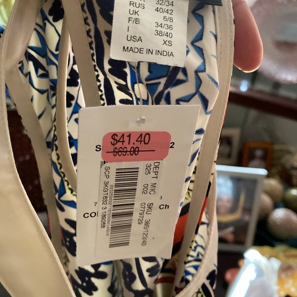 Beautiful and Cute Dress - Picture 5 of 9